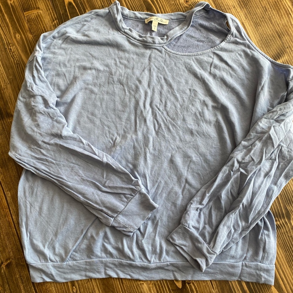 Express One Eleven Lounge Top